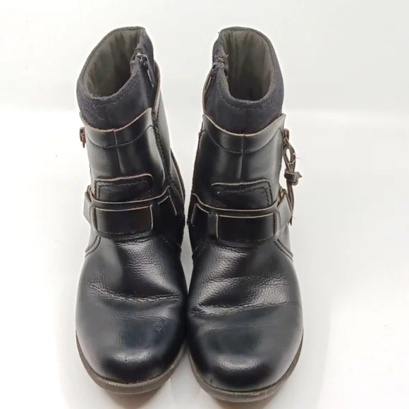 Clarks Black Ankle Boots W/ Dual Zipper Design - Picture 7 of 13